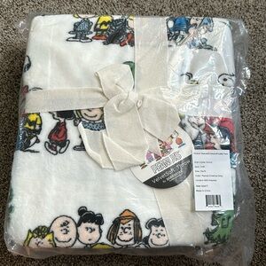Berkshire Peanuts Christmas Throw NWT